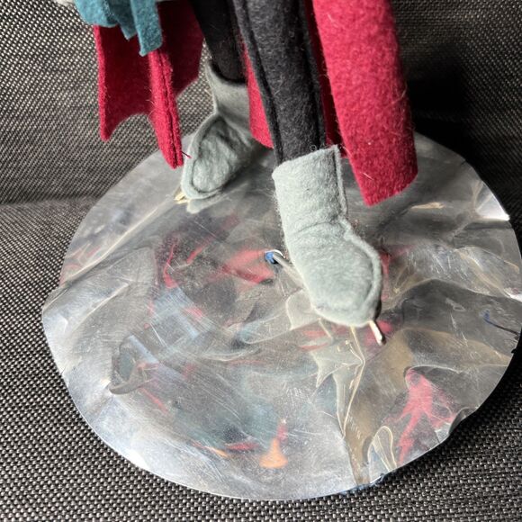 Vintage ANNALEE Ice Skating Doll 11" Skater Winter Top Hat Victorian Christmas - Picture 4 of 10